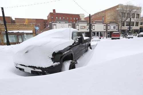 美国加州将遭遇极强暴风雪 降雪或达三四米